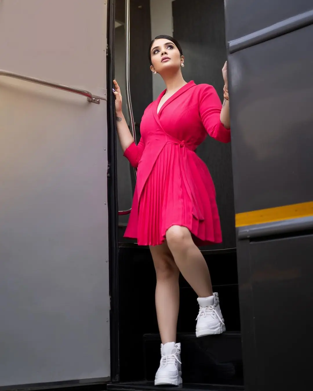 Gemini TV Anchor Sreemukhi Long Legs Show in Pink Skirt